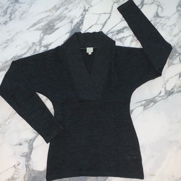 Italian-made grey V neck wool sweater - Picture 3 of 12